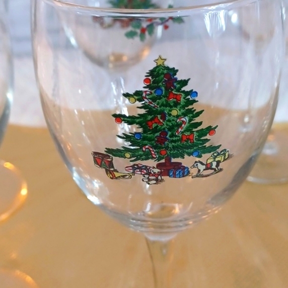 CUTHBERTSON Orignal 11oz Christmas Wine Glasses 1 set Left of 4 For This… - Picture 5 of 9